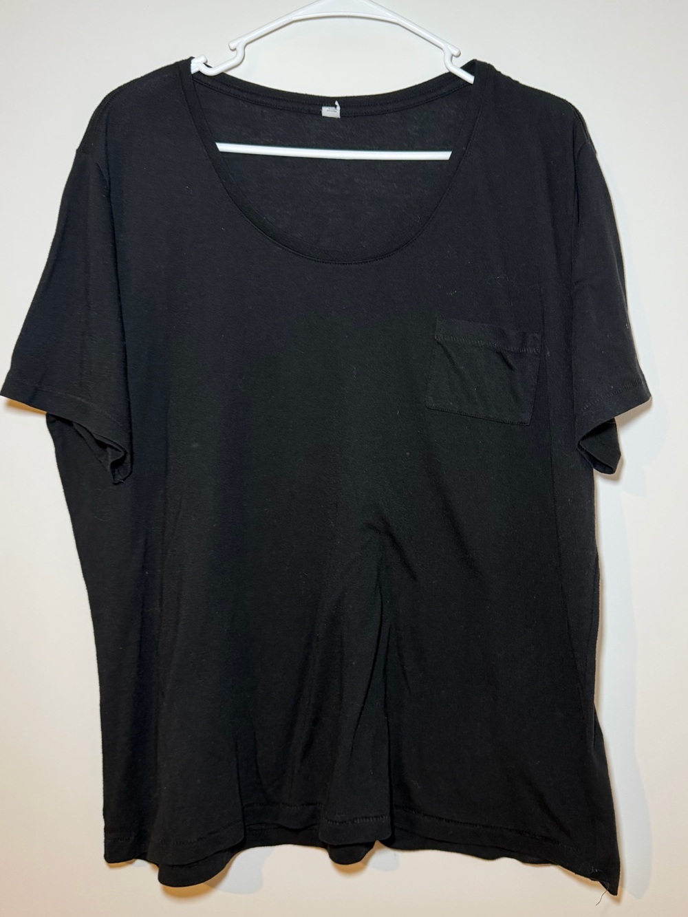Black Scoop Neck Pocket T Shirt Women’s L/XL